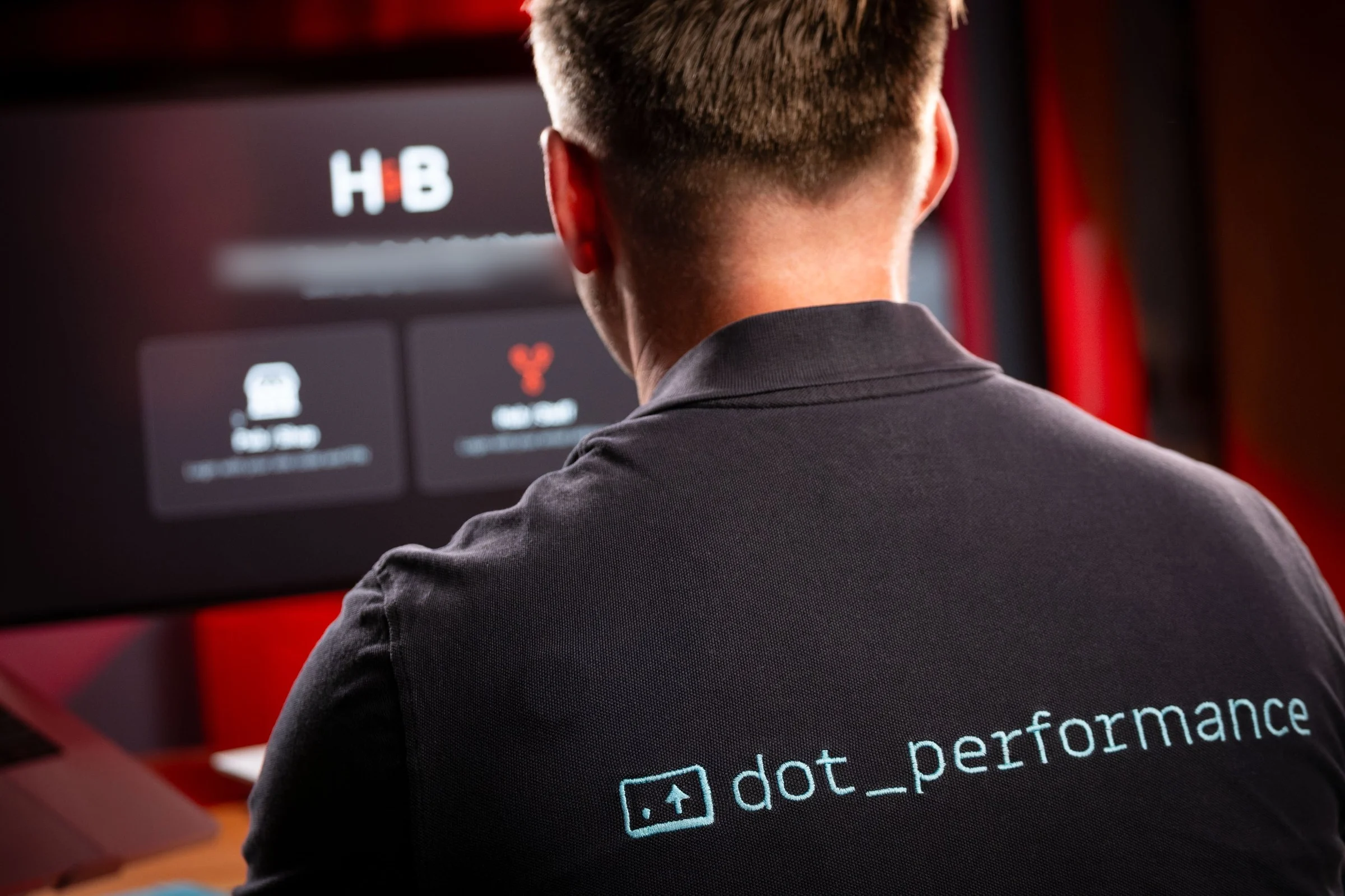 A DotPerformance developer at the H&B app’s sign-in screen